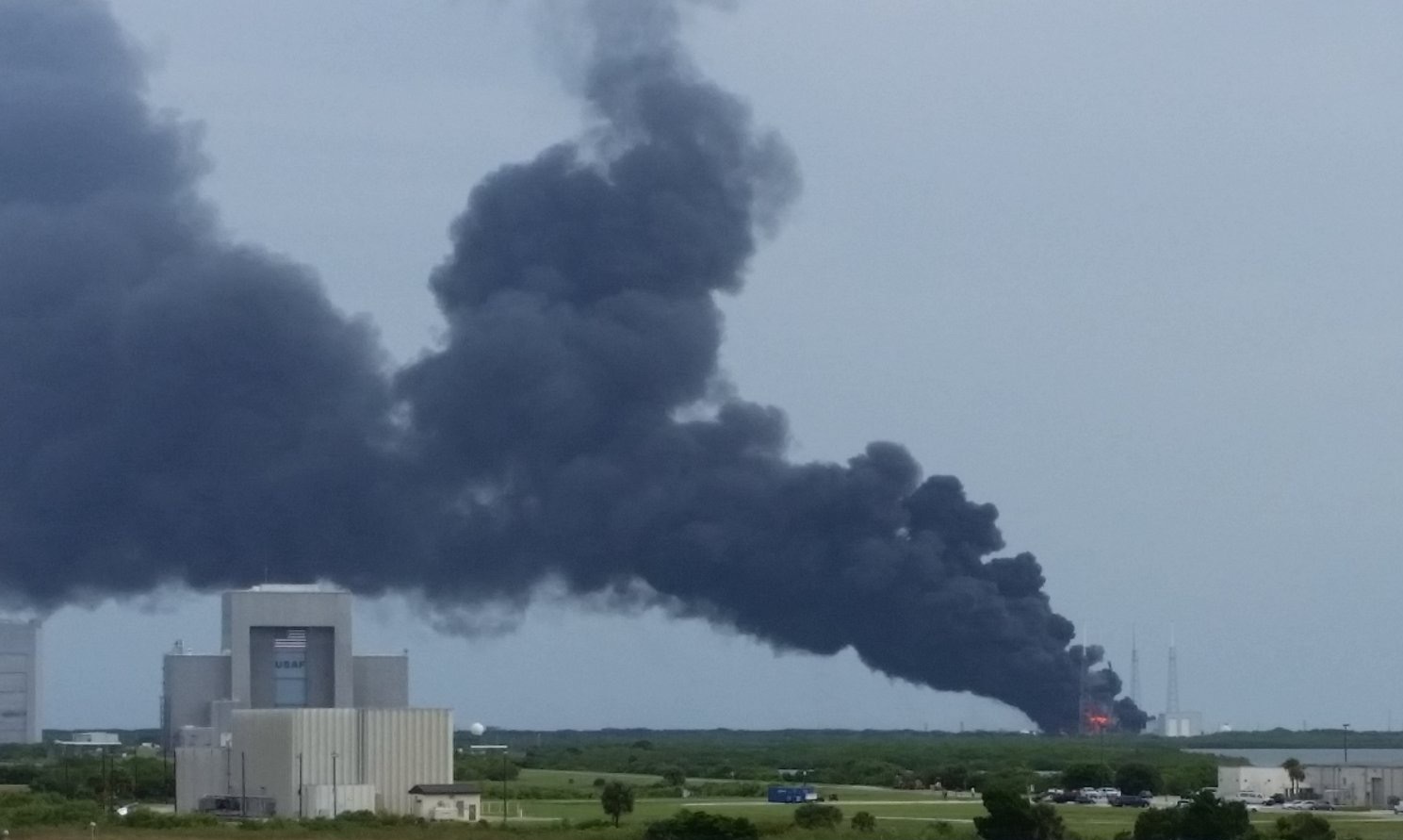 Авария на стартовой площадке SpaceX: взорвалась ракета Falcon 9